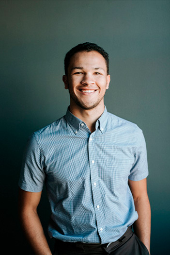 ГЕННАДИЙ МОРОВ